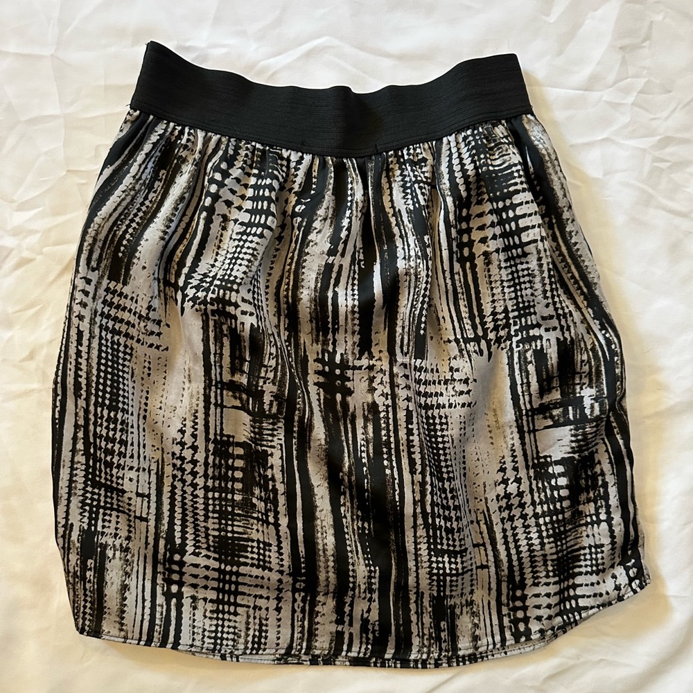 Lush black and white high waisted skirt